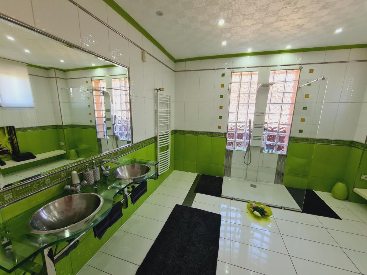 Airport Luxury Apartman 42 فيتْشيش المظهر الخارجي الصورة